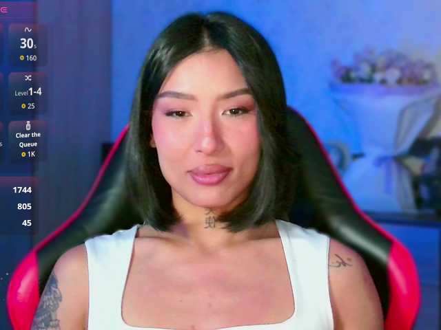 JulieTurner live cam on BongaCams