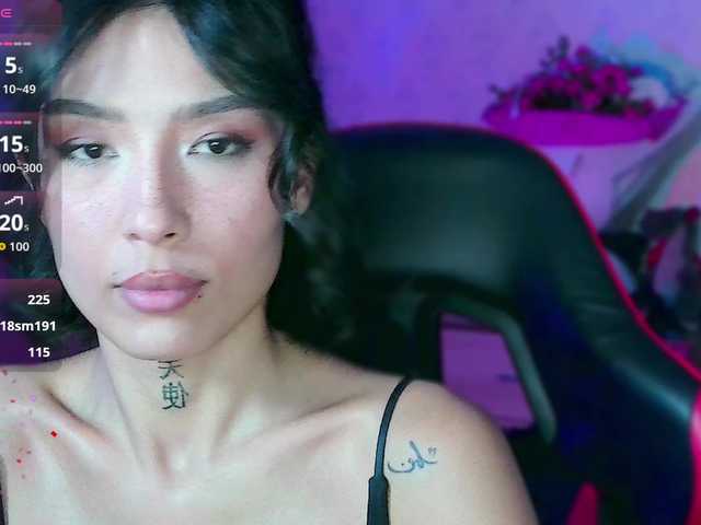 JulieTurner live cam on BongaCams