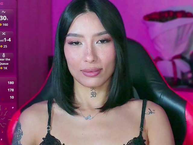 JulieTurner live cam on BongaCams