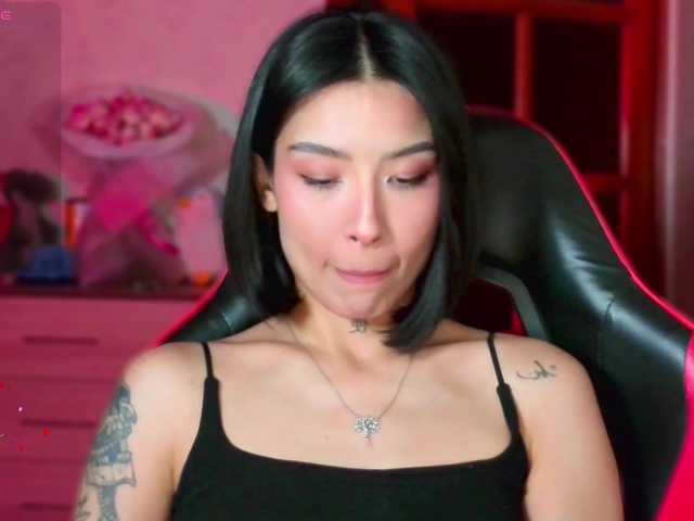 JulieTurner live cam on BongaCams