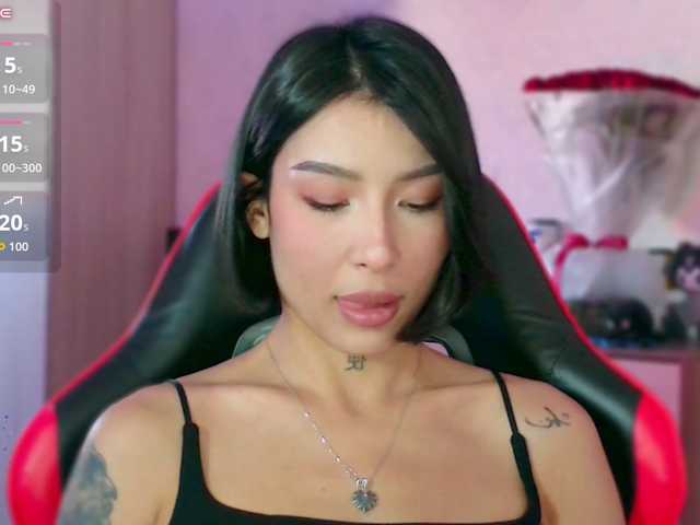JulieTurner live cam on BongaCams
