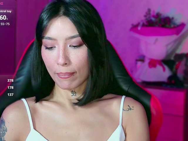 JulieTurner live cam on BongaCams