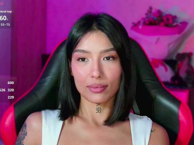 JulieTurner live cam on BongaCams