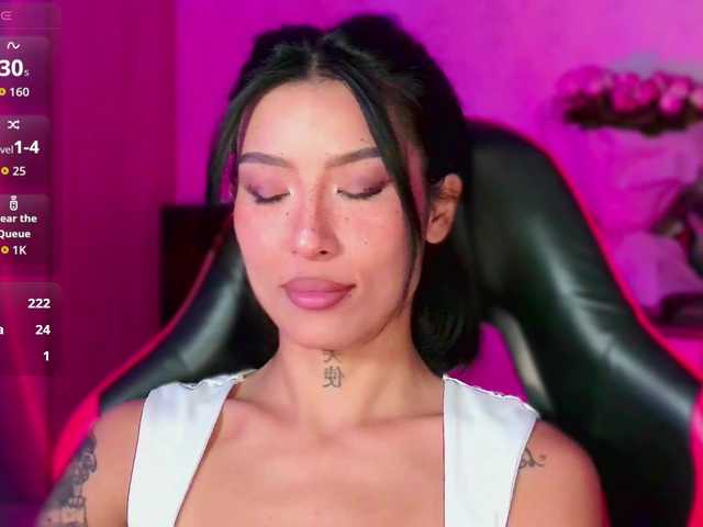 JulieTurner live cam on BongaCams