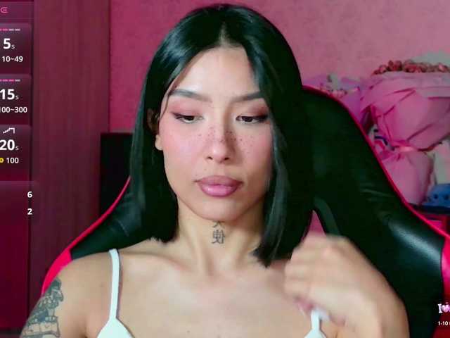 JulieTurner live cam on BongaCams