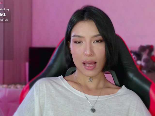 JulieTurner, live now on BongaCams