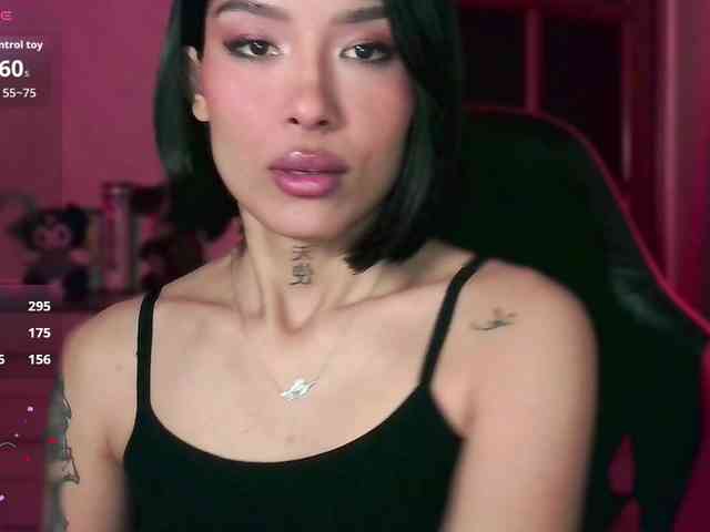 Girl-next-door webcam