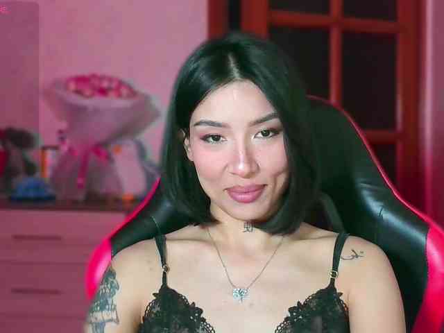 Girl-next-door webcam