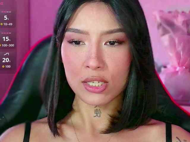 Girl-next-door webcam