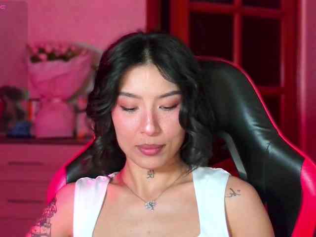 Girl-next-door webcam