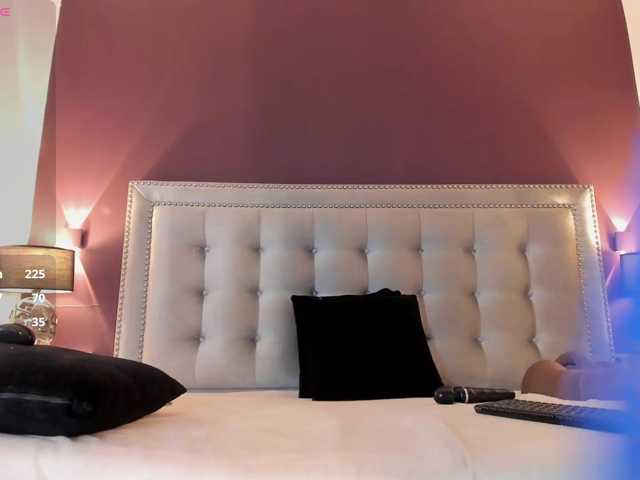 IssyRosse live cam on BongaCams