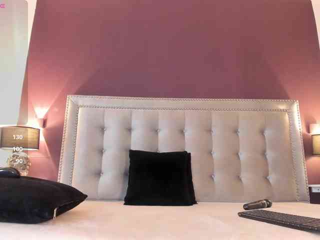 IssyRosse webcam