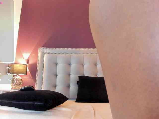 IssyRosse webcam