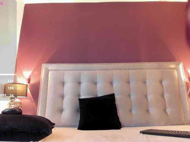 IssyRosse webcam