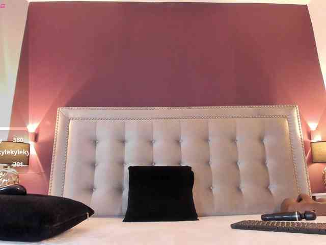IssyRosse webcam