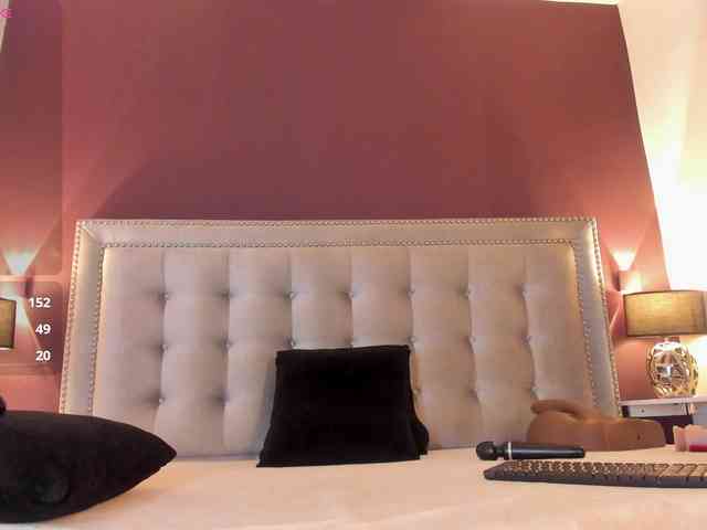 IssyRosse webcam