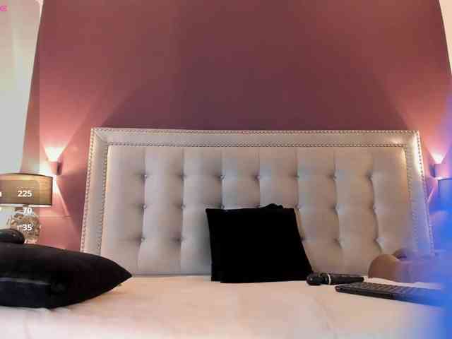 IssyRosse webcam