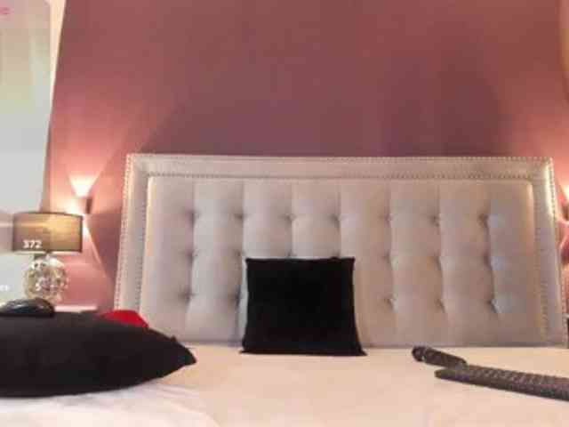 IssyRosse webcam