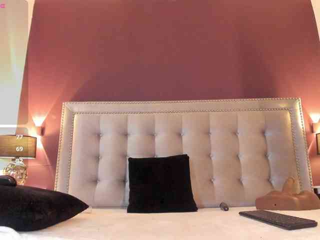 IssyRosse webcam