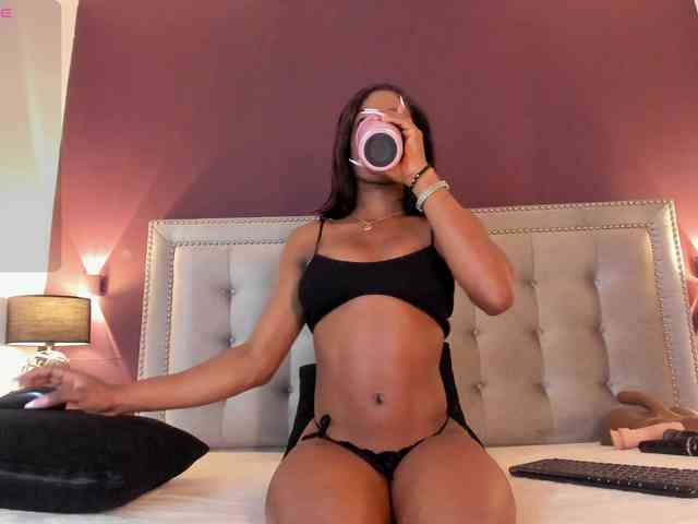 IssyRosse webcam
