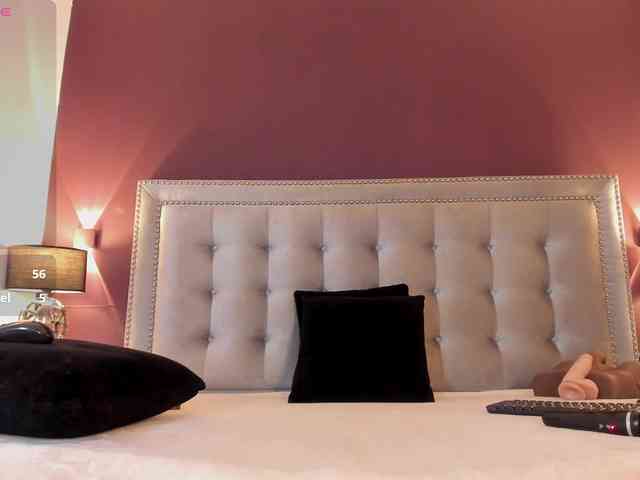 IssyRosse webcam
