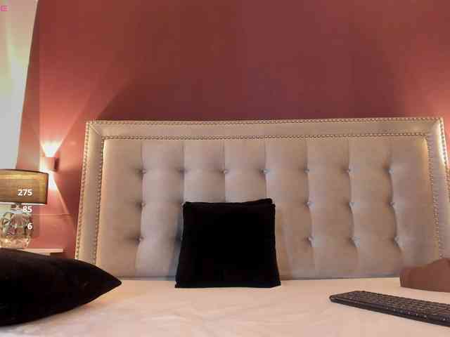 IssyRosse webcam