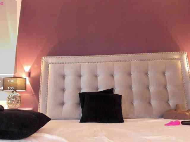 IssyRosse webcam