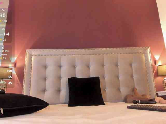 IssyRosse webcam