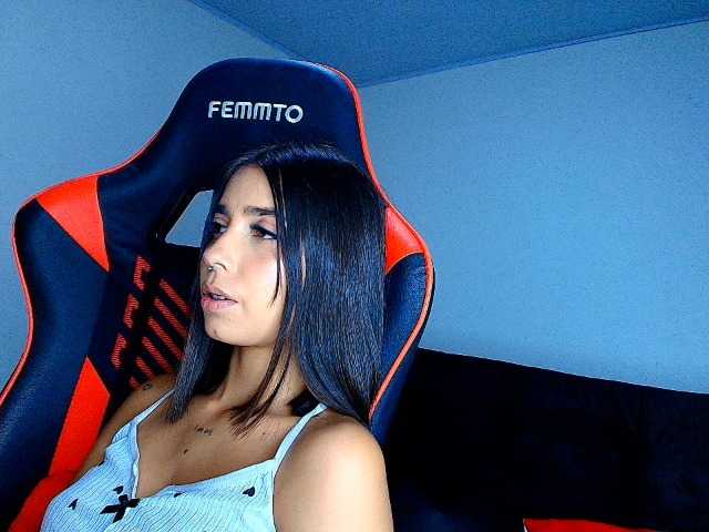 rousse-violeta live cam on BongaCams