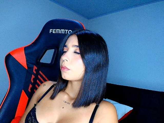 rousse-violeta live cam on BongaCams
