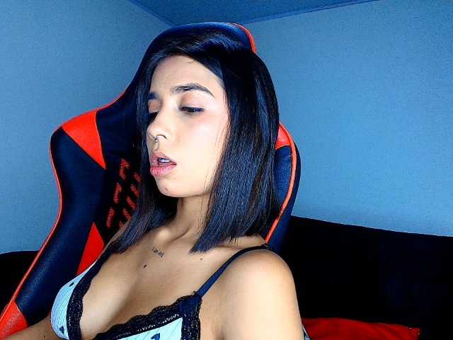 rousse-violeta live cam on BongaCams