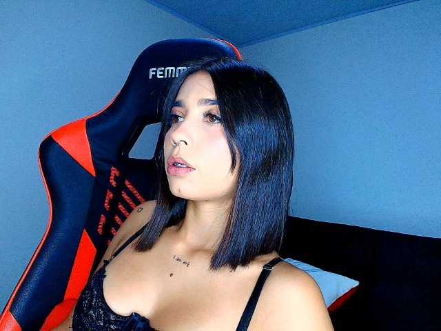 rousse-violeta live cam on BongaCams