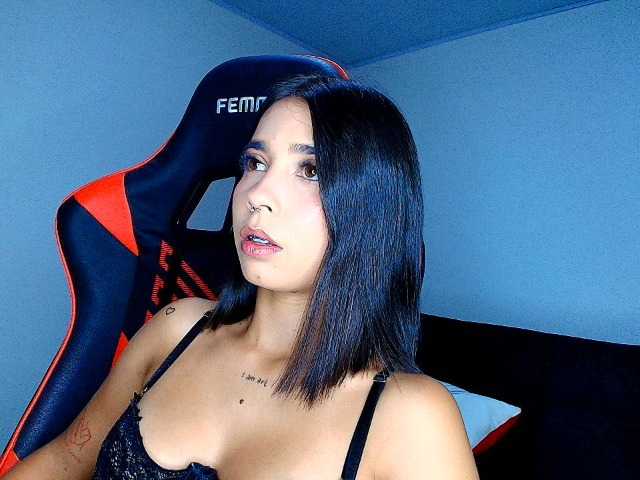 rousse-violeta live cam on BongaCams
