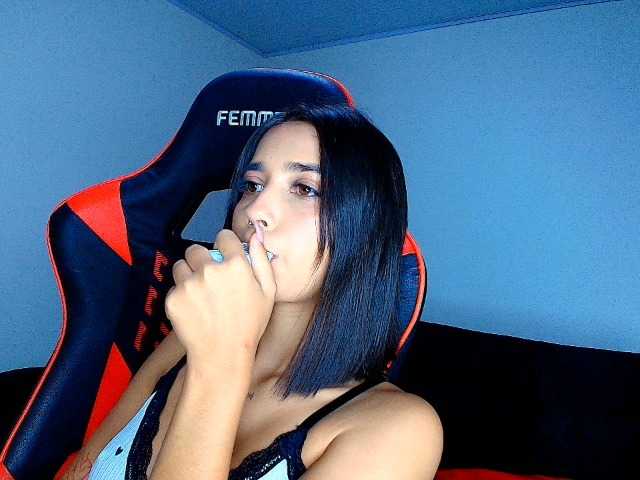 rousse-violeta live cam on BongaCams