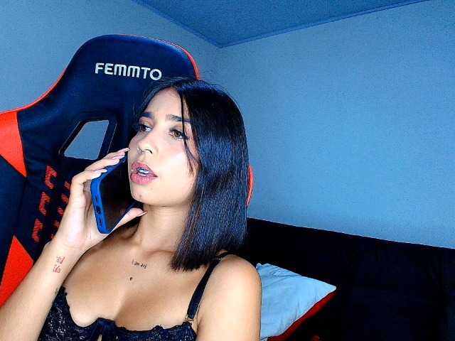 rousse-violeta live cam on BongaCams