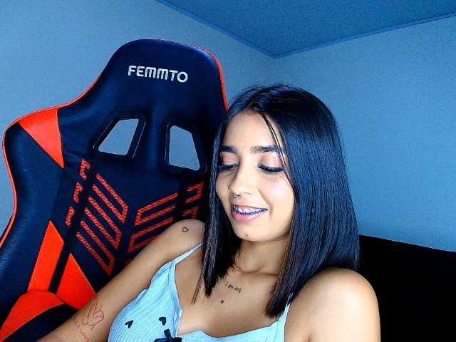 rousse-violeta live cam on BongaCams
