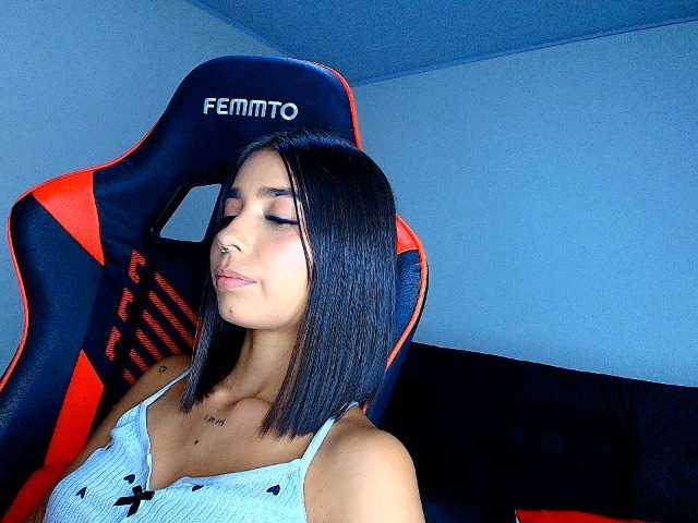 rousse-violeta live cam on BongaCams