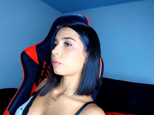 rousse-violeta live cam on BongaCams