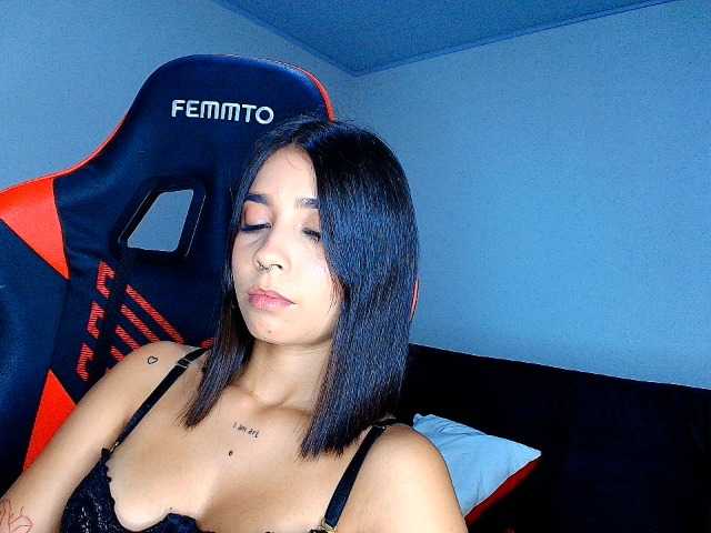 rousse-violeta live cam on BongaCams