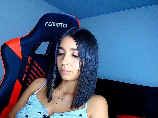 rousse-violeta live cam on BongaCams