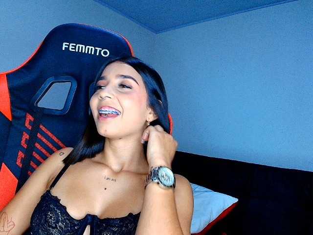 rousse-violeta live cam on BongaCams