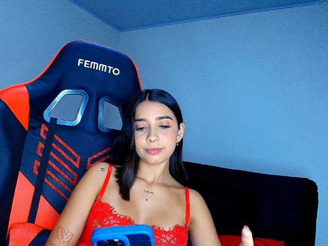 rousse-violeta live cam on BongaCams