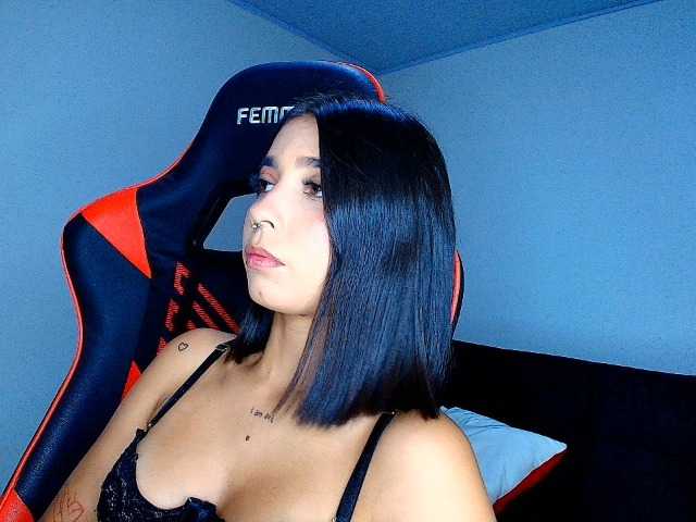 rousse-violeta live cam on BongaCams