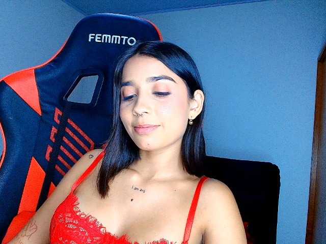 rousse-violeta live cam on BongaCams