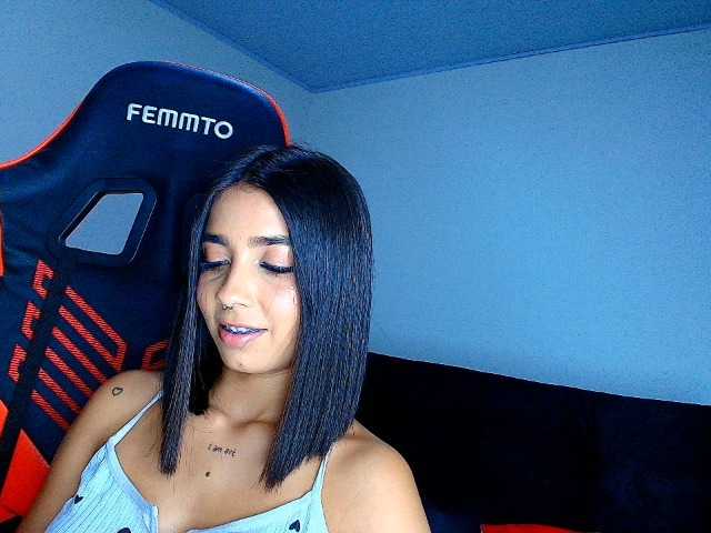 rousse-violeta live cam on BongaCams