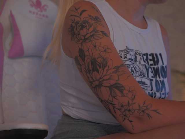 Theajoy live cam on BongaCams