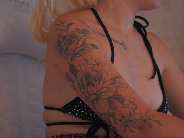 Theajoy live cam on BongaCams