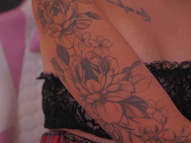 Theajoy live cam on BongaCams
