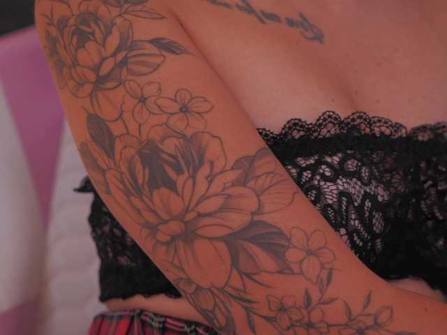 Theajoy live cam on BongaCams