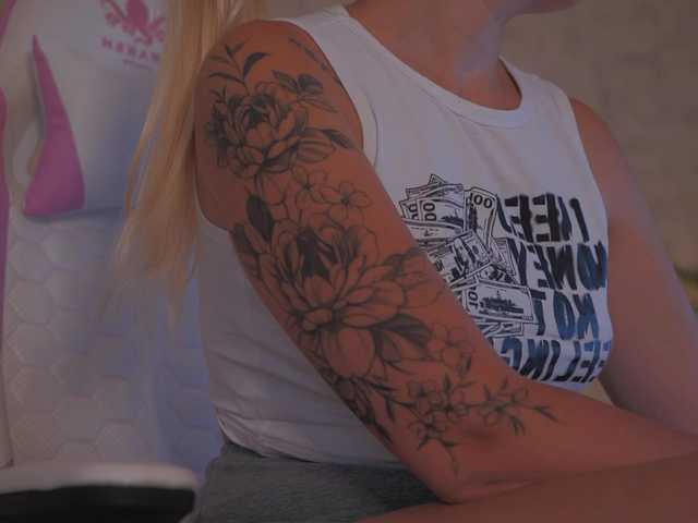 Theajoy live cam on BongaCams